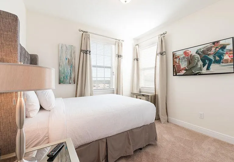 Suite 4A: 1 Queen Size Bed 60"*80"