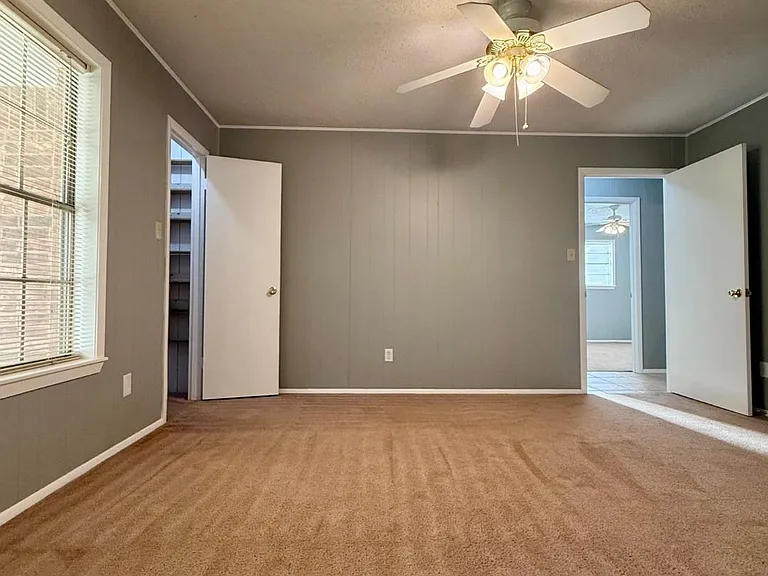 10514 FM 1650 — Photo 16