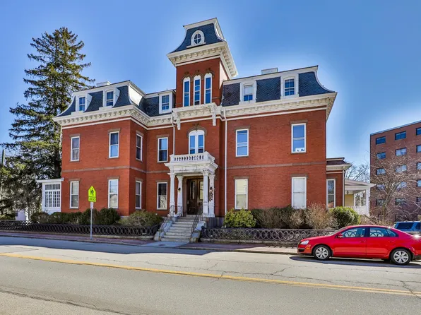 241 Middle St APT 9, Portsmouth, NH 03801