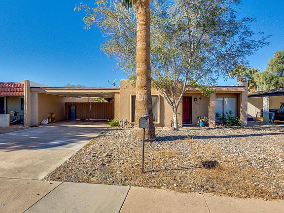 4th image of 228 Bahia Ln E