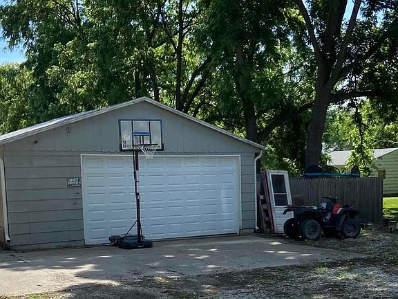 2nd image of 2628 Villa Ave