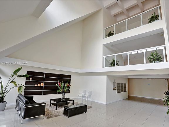 4th image of 120 Lakeview Dr APT 312