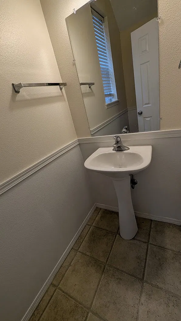 3 bed, 2.5 bath, 1444 sqft, $2,095 — Photo 2
