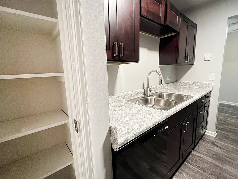 Crown Crossing Apartments — Photo 62