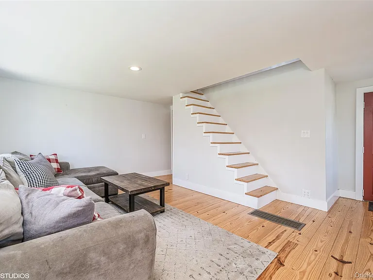 1392 Kings Hwy — Photo 5