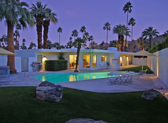 4th image of 1371 Luz Cir