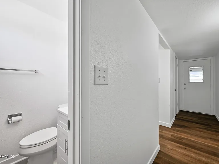 530 E Fairmont Dr — Photo 12