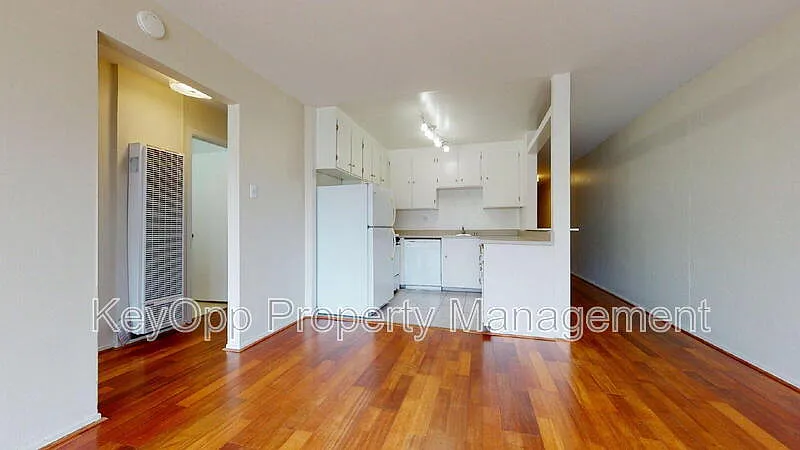 2 bed, 1.0 bath, 821 sqft, $4,995 — Photo 3