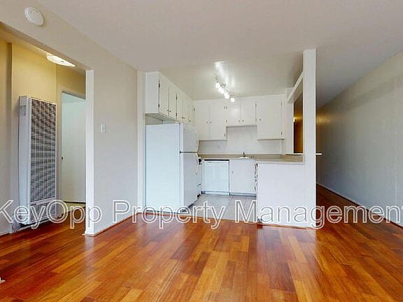 3rd image of 359 21st Ave APT 3