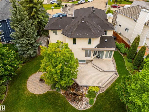 582 Buchanan Rd NW, Edmonton, AB T6R 1Z7