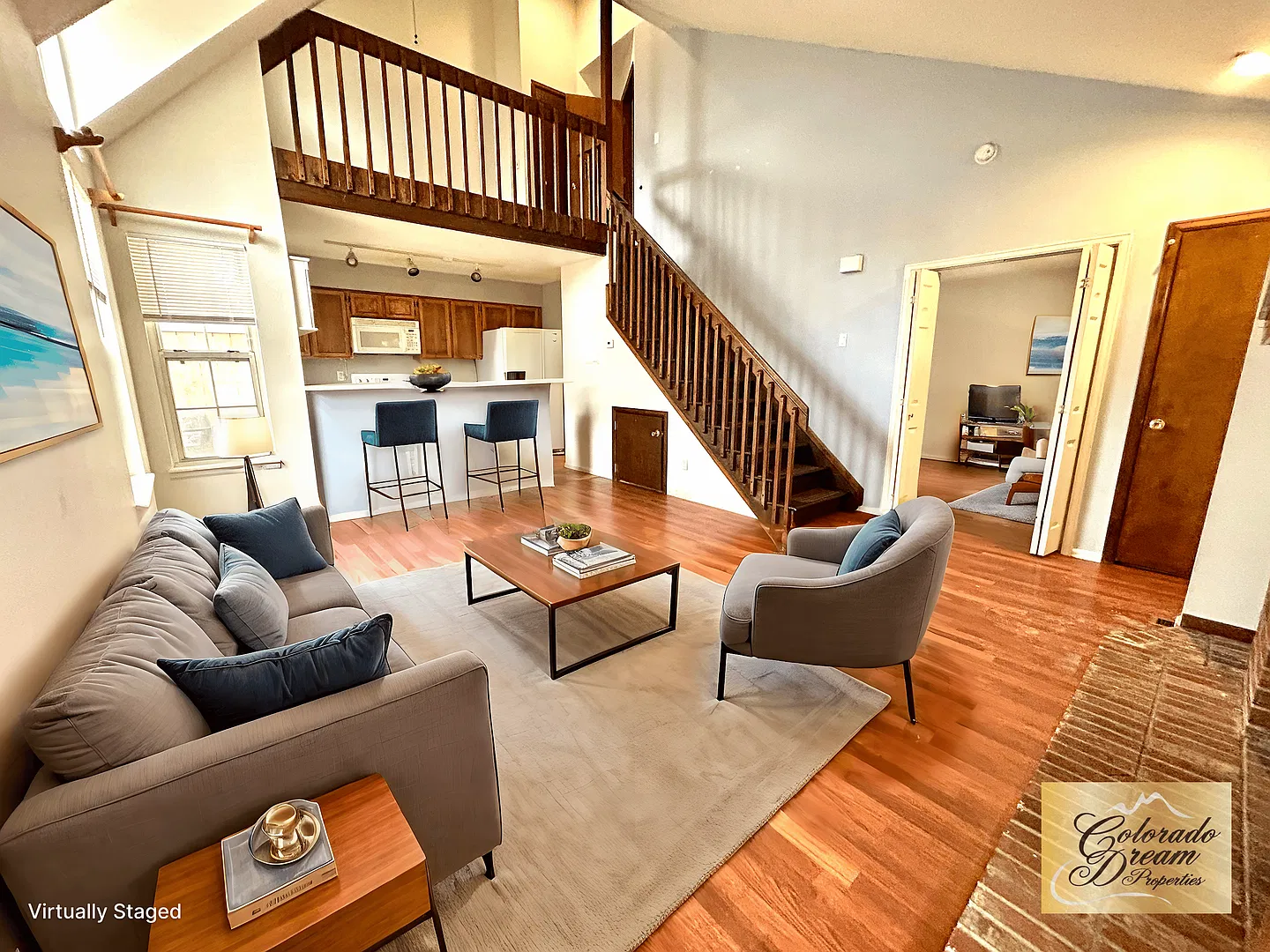 Wonderful 2-bed 2-full bath townhouse walking distance to the lightrail! — Photo 4