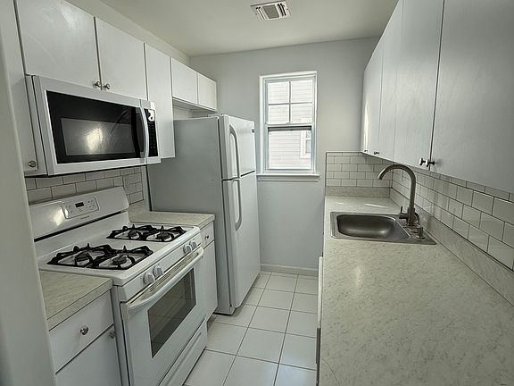 3rd image of 185 Sea Grass Ln #B