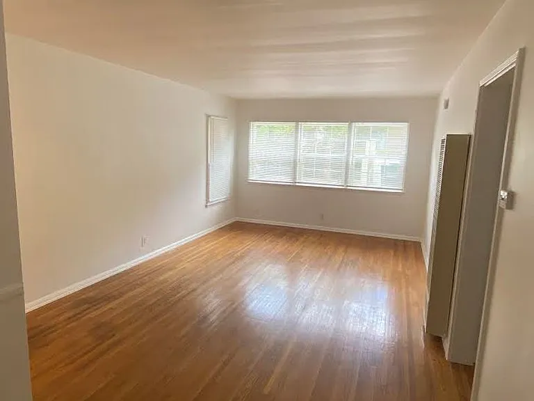 602 S Dunsmuir Ave — Photo 8