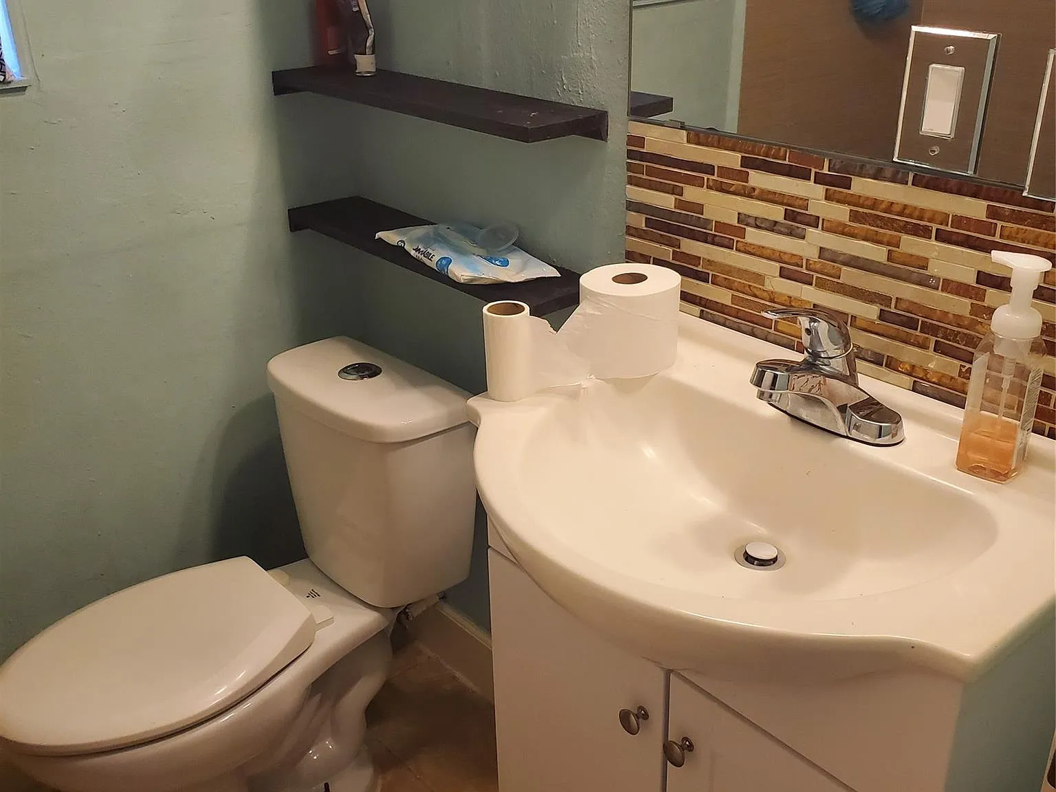 2 bed, 1.0 bath, 620 sqft, $1,200 — Photo 3