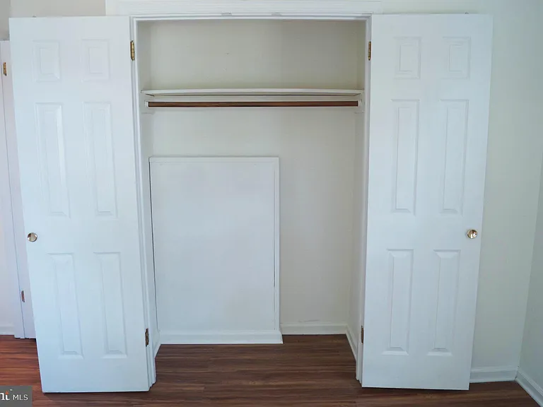402 Forest Ct — Photo 11