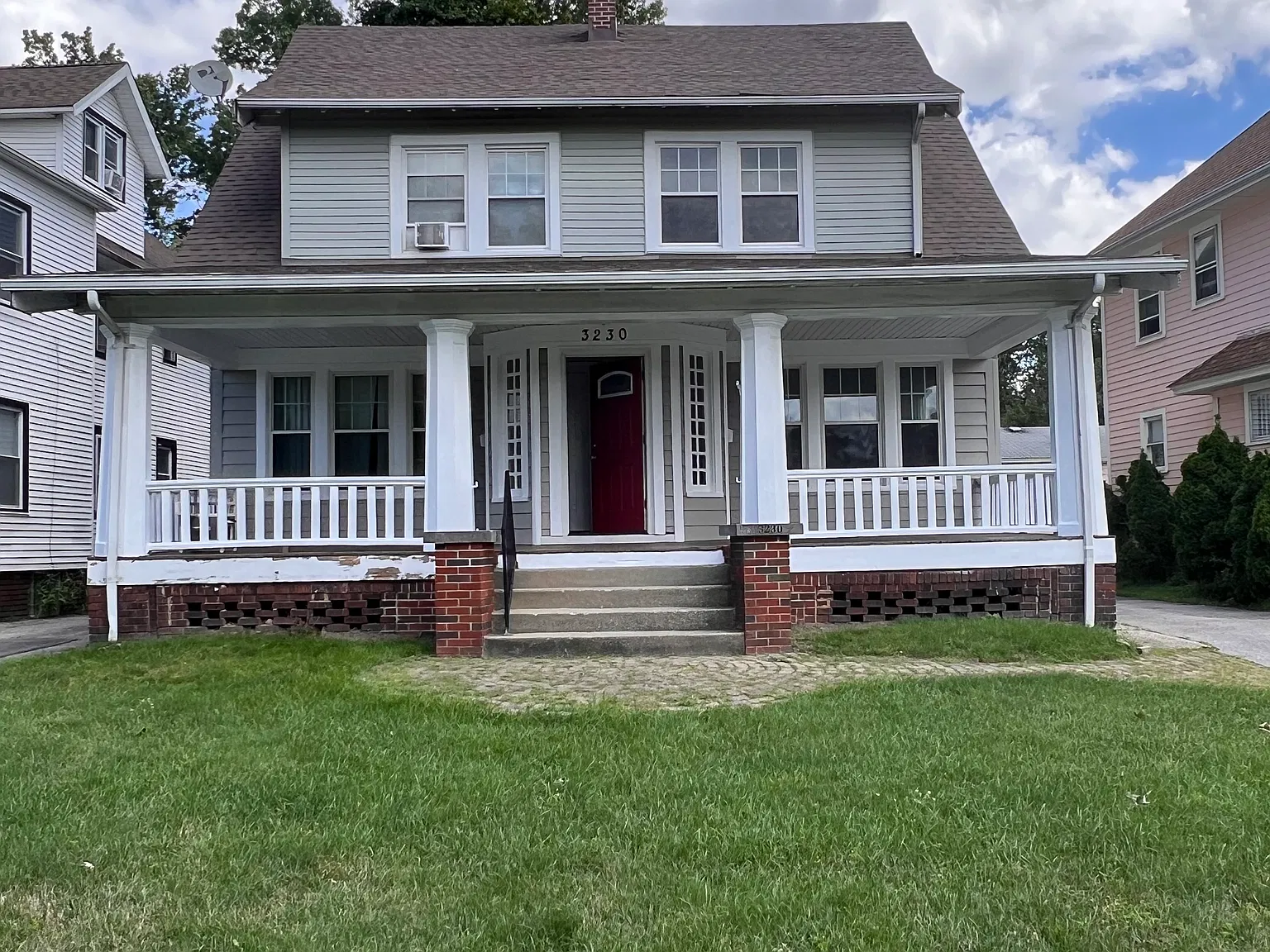3230 Euclid Heights Blvd — Photo 2