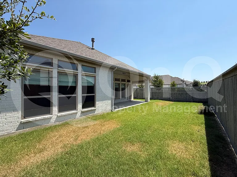 2401 Robin Way — Photo 30