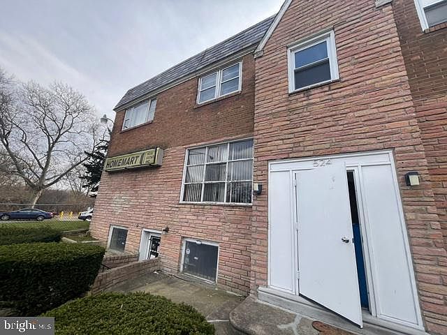 1st image of 524 E Roosevelt Blvd