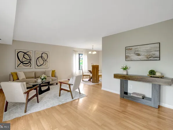 3101 S Manchester St APT 615, Falls Church, VA 22044