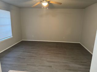 658 W Hillcrest Dr, Mustang, OK 73064