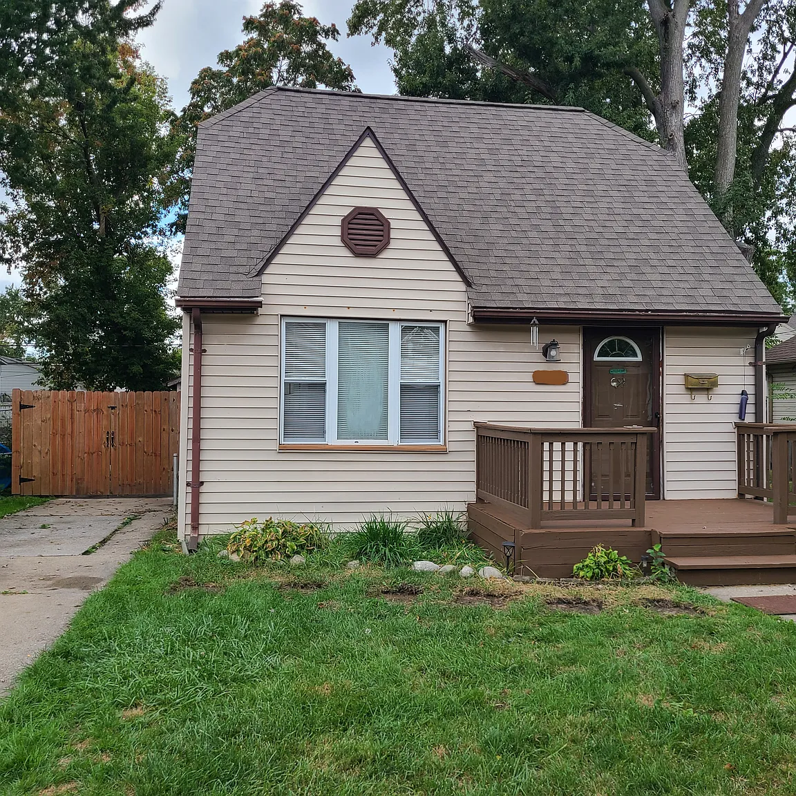 23345 Hazelwood Ave photo 1