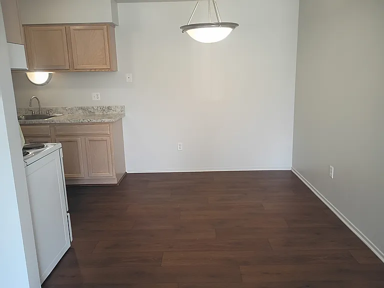 Prentiss Pointe Apartments — Photo 307