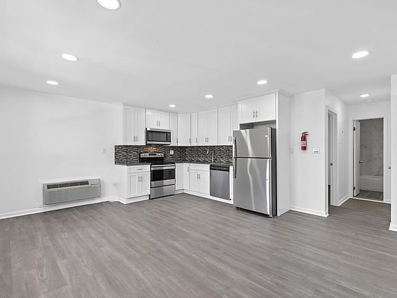 3rd image of 137 71st St APT 1A