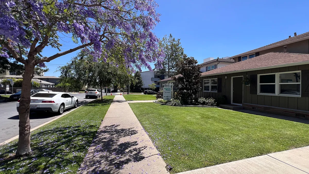 Building Photo - 3363 Mentone Ave #3365-1/2