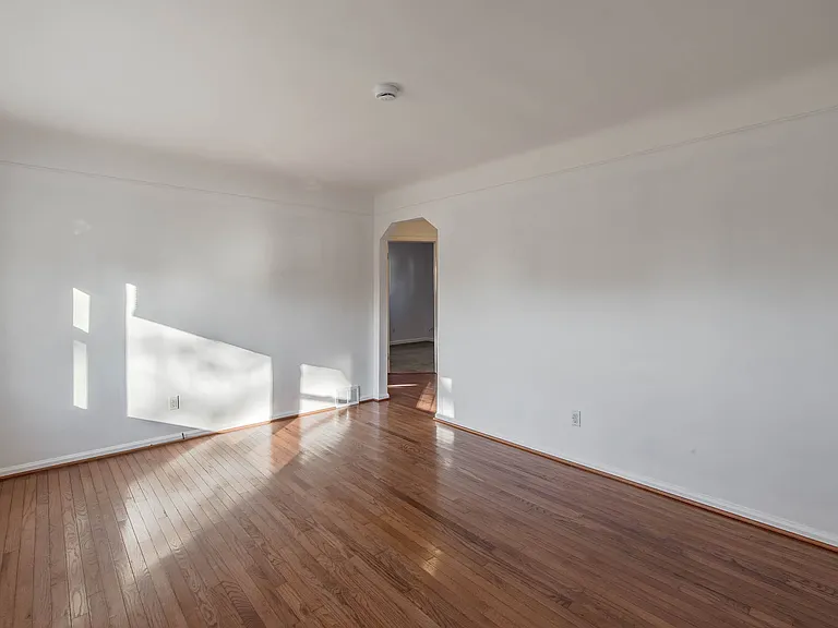 22705 Raymond St — Photo 21