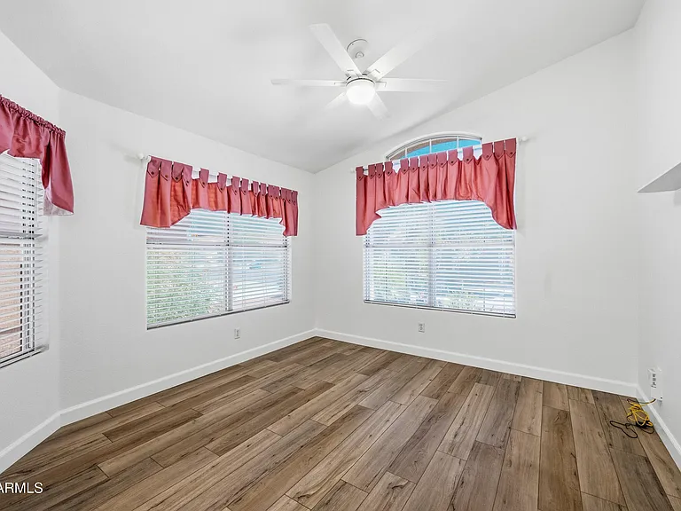 1142 W Sparrow Dr — Photo 7