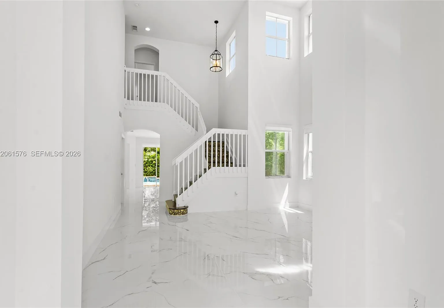 4 bed, 2.5 bath, 2552 sqft, $5,200 — Photo 3