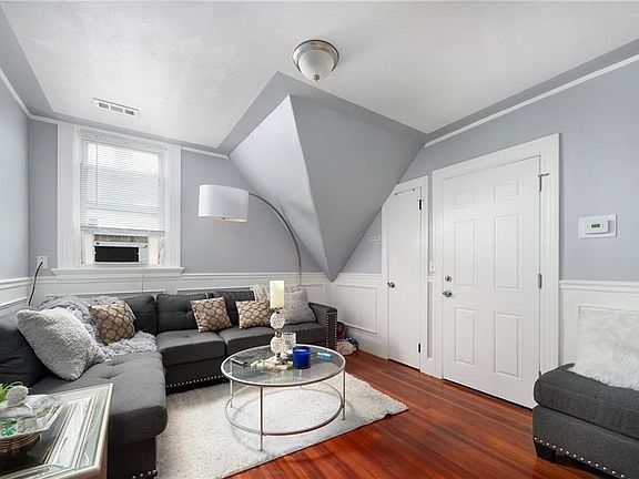 4th image of 165 Norwood Ave