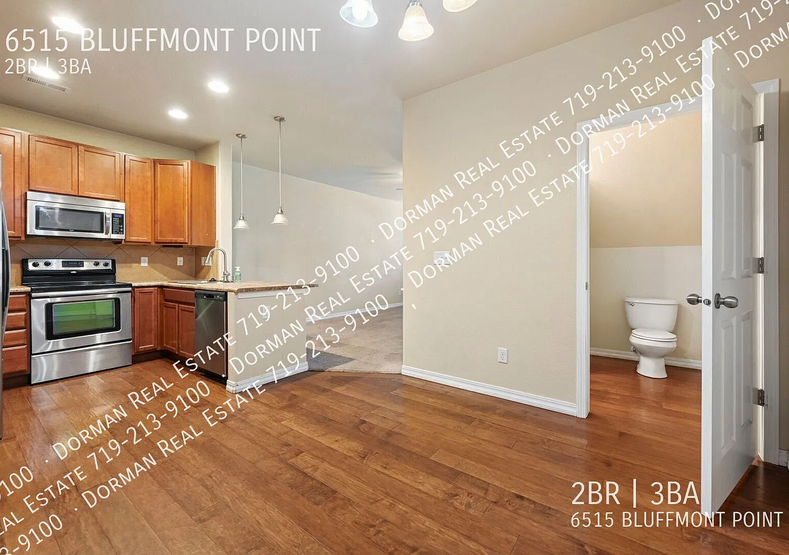 Townhome vaulted ceiling & large gas fireplace!! — Photo 4