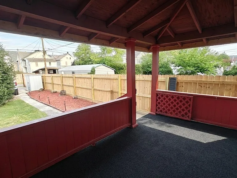 118 Shaw Ave — Photo 35