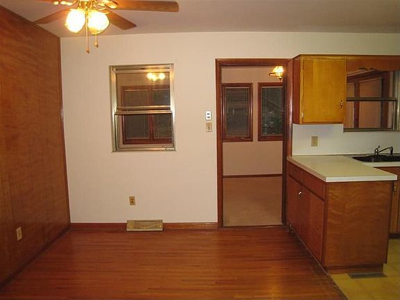 5th image of 108 S Lincoln St