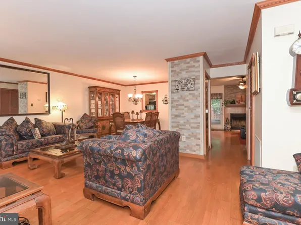 19 Magnolia Ct, Bordentown, NJ 08505