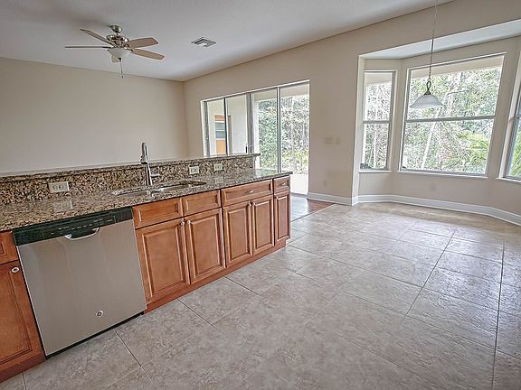5th image of 2927 Caroline Ave