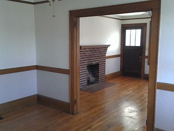 5th image of 51 E Marshall St