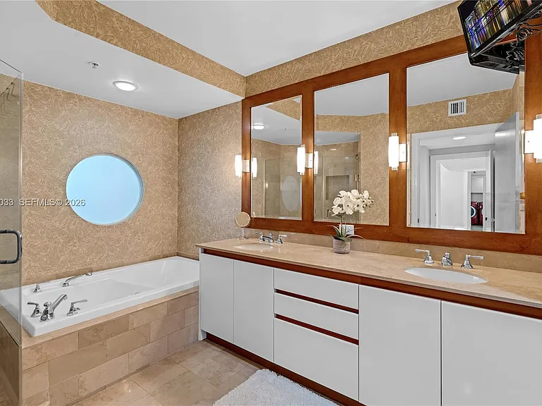 1500 Ocean Dr #704 — Photo 22