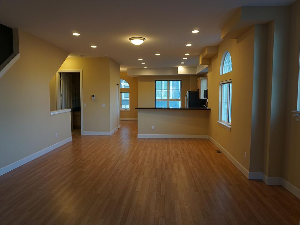 1st image of 12326 NE 7th Pl #104