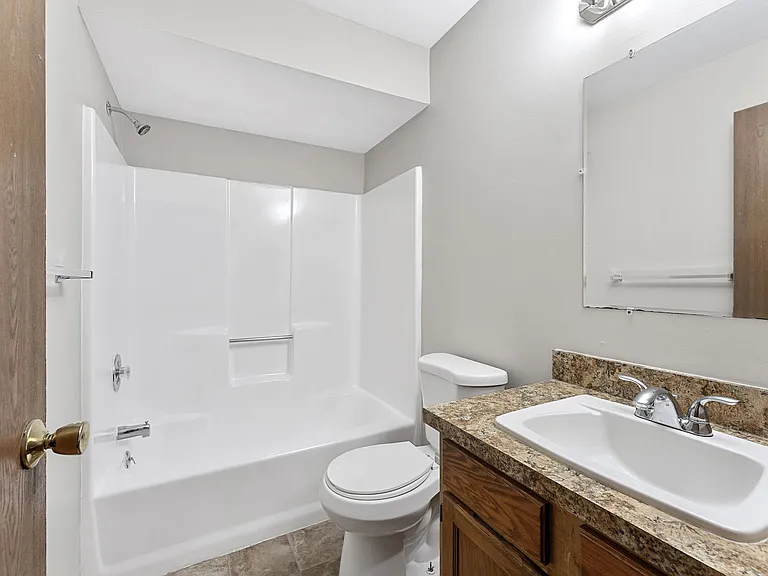 1004 Shadow Ln — Photo 4