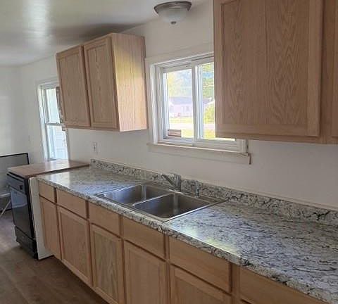 2nd image of 4044 Leith St