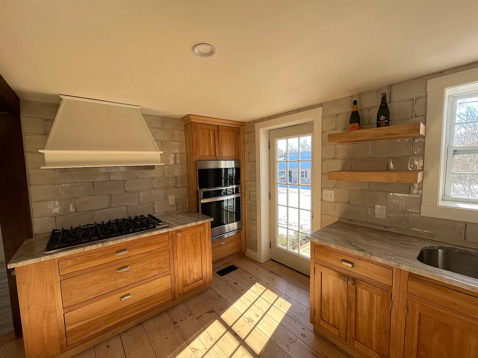 3 bed, 2.5 bath, 1828 sqft, $4,000 — Photo 3