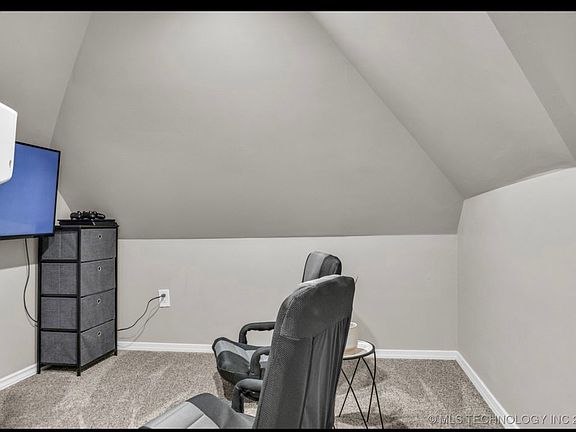 4th image of 1200 S Laurel Ave