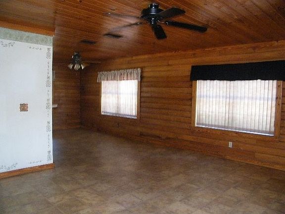 4th image of 249 SW Bedrock St
