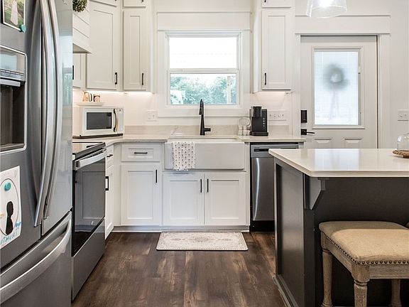 5th image of 104 Wildwood St