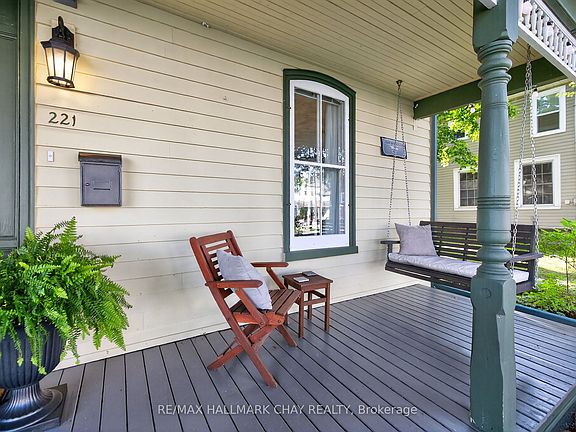 5th image of 221 Prospect St