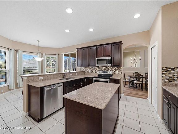 5th image of 3970 Chardonnay Dr