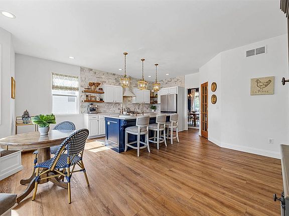 4th image of 2170 Pembrokeshire Dr