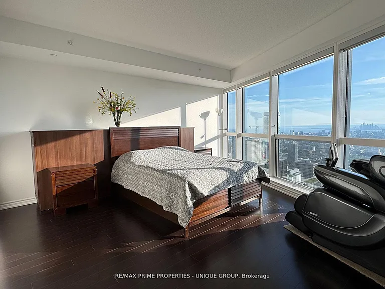 386 Yonge St #5316 — Photo 11